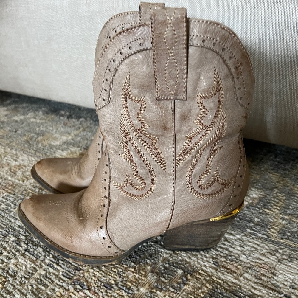 Very Volatile Western Boots